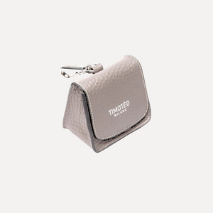 Porta sacchetti in pelle grigio taupe con tracolla e clip metallica Timoteo Milano