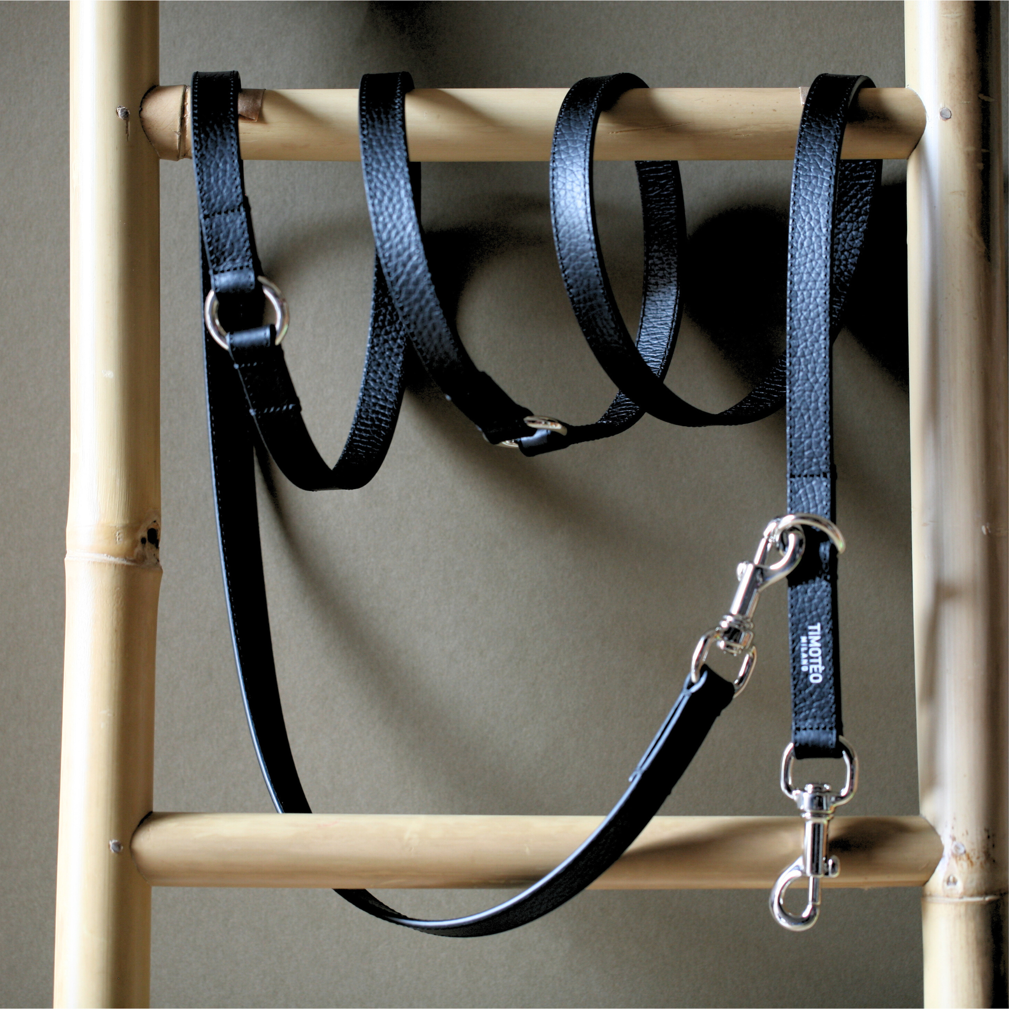 Leather leash Licorice